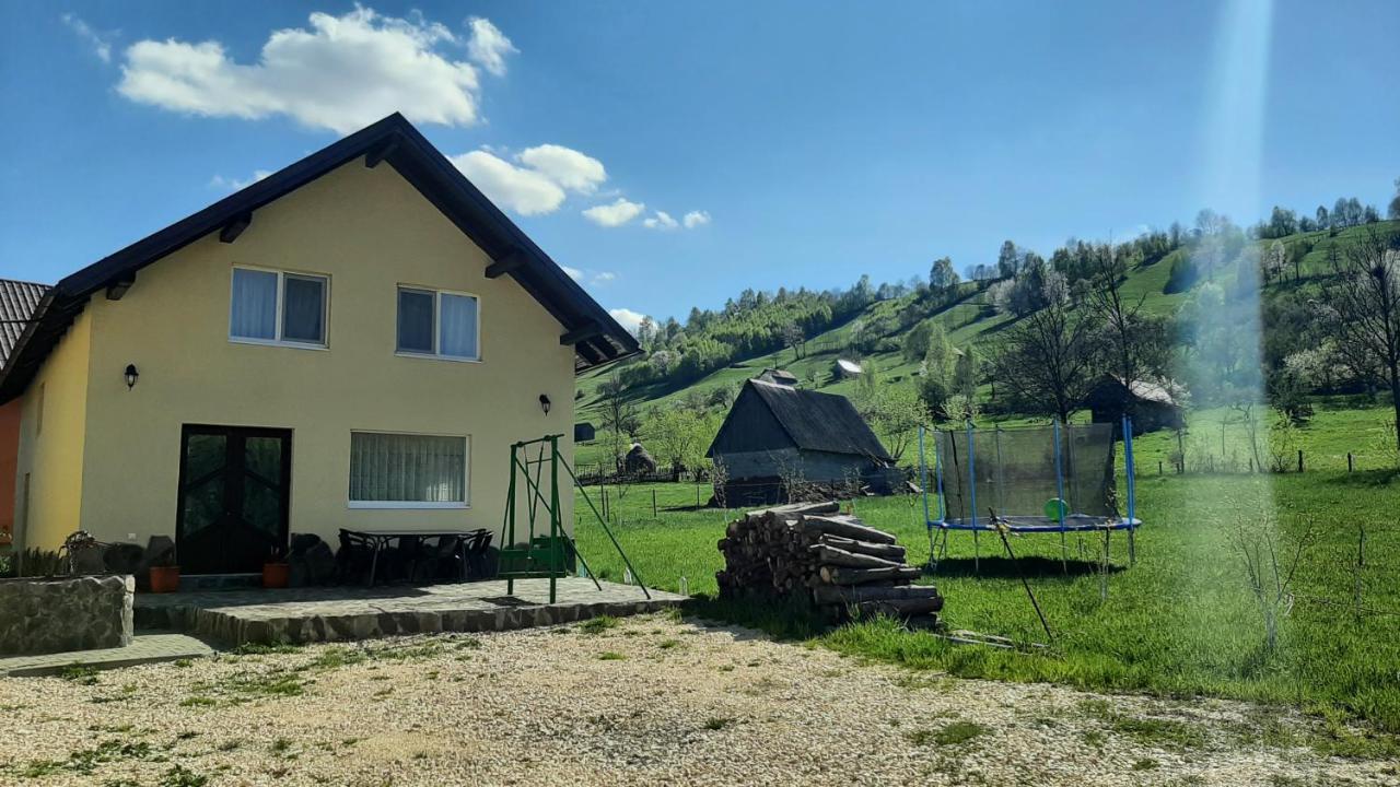 Villa Casa In Curte La Zavate Bran  Exterior foto